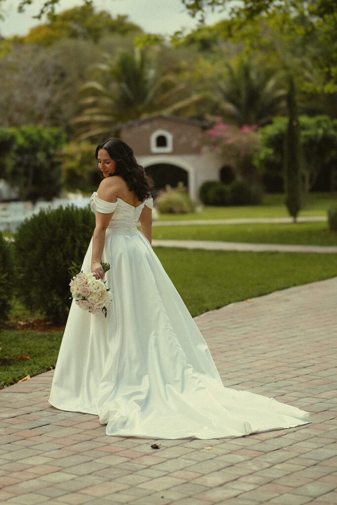 Bride holding her bouquet at Cinco Farm Gardens.