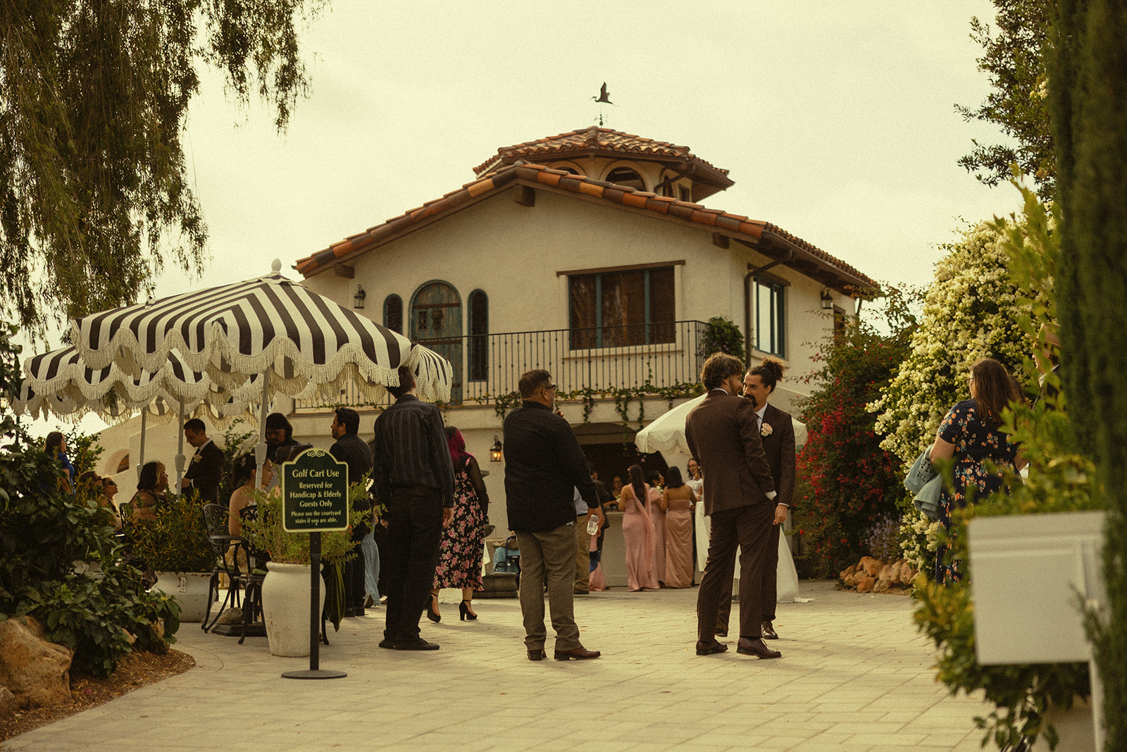 Guests mingling during cocktail hour at Jeune Perché. 